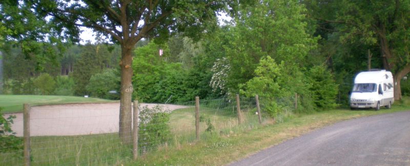 Abendstimmung am Golfplatz mit Springbrunnen