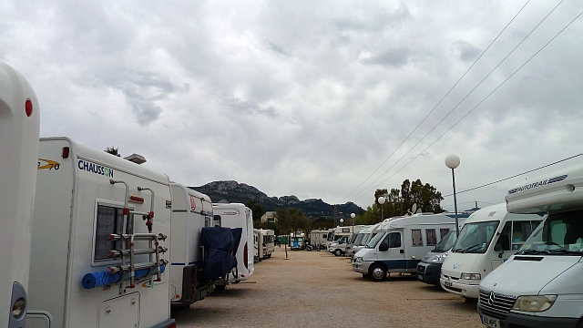 Odiessa Camper Area - Nahe Dénia - Spanien - Wir stehen eingepfercht rechts bei der Laterne