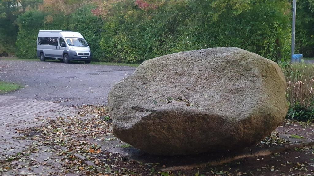 hagenburg findlingspark parkplatz wohnmobil